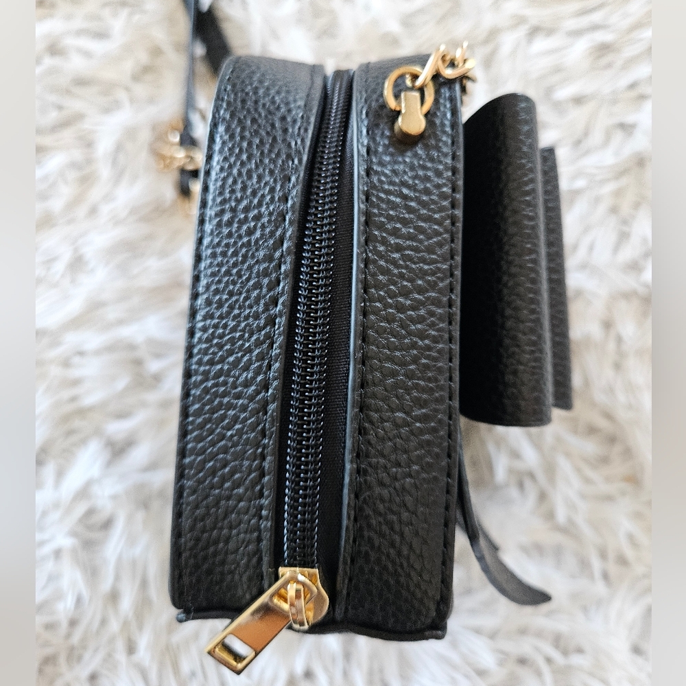 NWOT Crossi New York Boxy Bow Black Crossbody Bag Gold Chain Strap Faux Leather - Picture 7 of 13